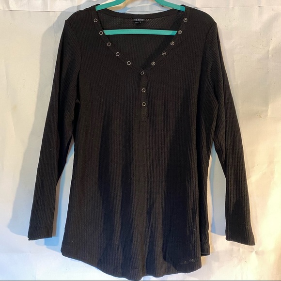 Torrid Black Waffle Shirt, size 0/L - Picture 2 of 7